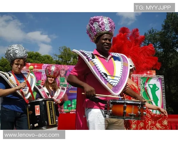 足球明星夺冠后激情舞动视频展现庆祝时刻的热烈与欢乐